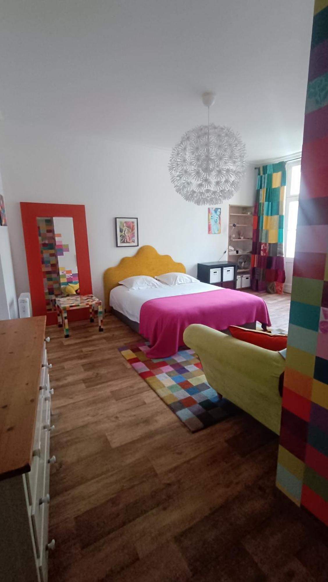 Buky Palace Pons Rum bild